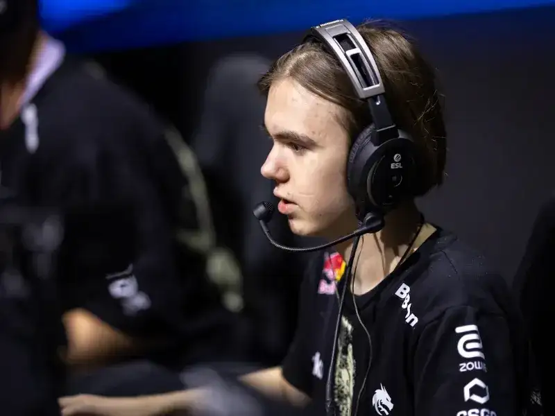 Donk critica desempenho de makazze, novo reforço da NAVI