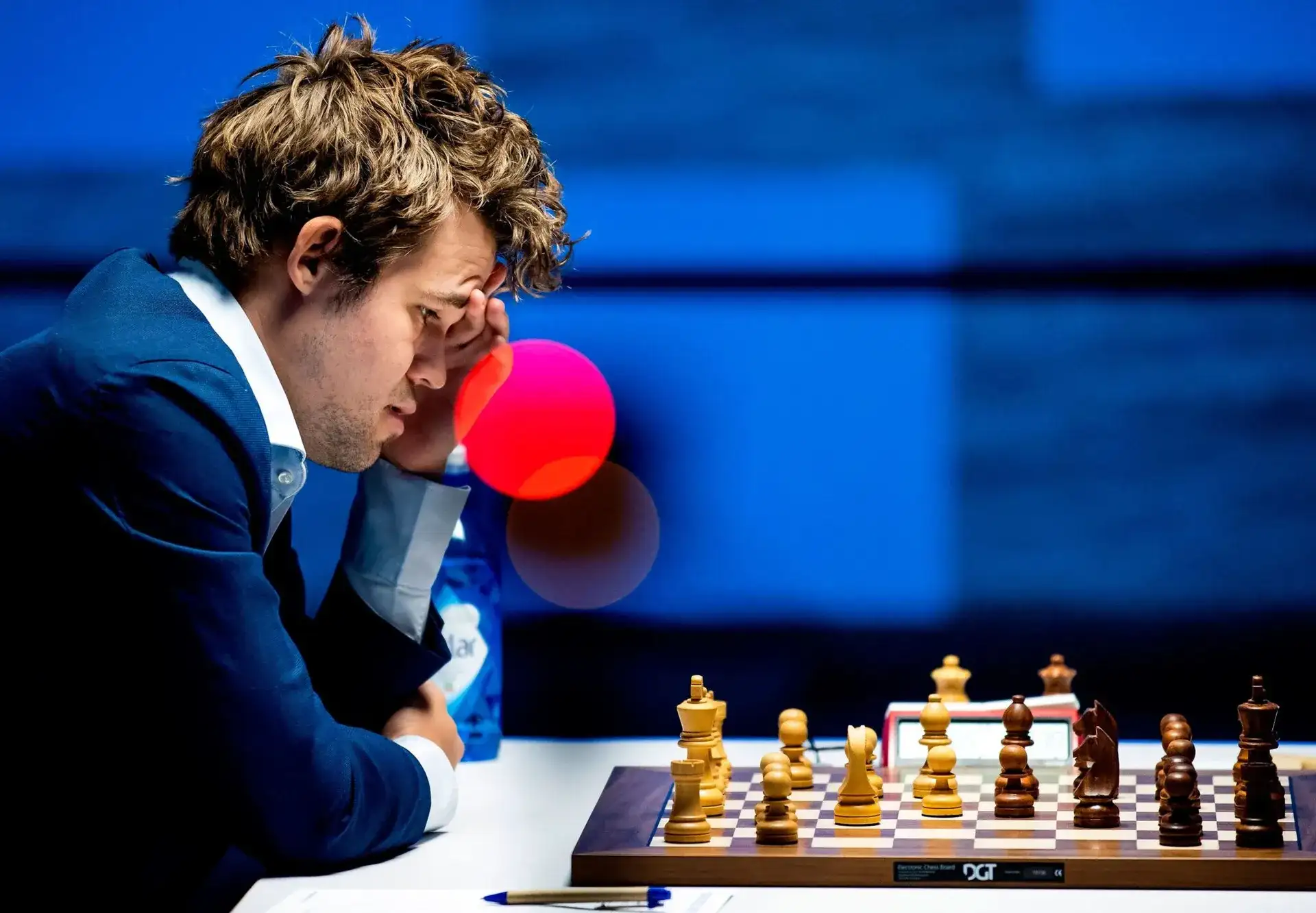 Magnus Carlsen Paris 2026 Esports World Cup: O Rei Retorna para Defender o Trono