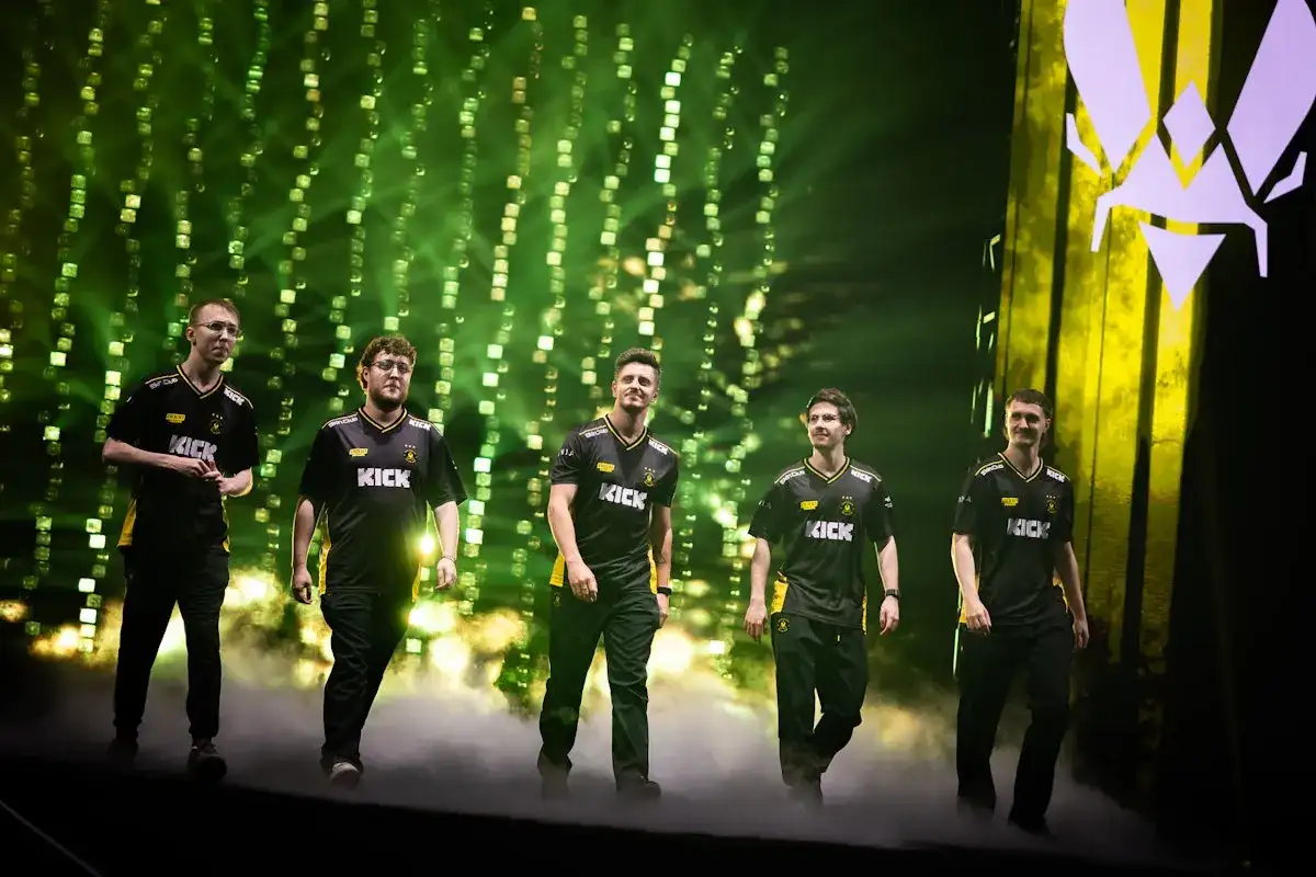 NAVI derrota FaZe e avança à final da BLAST Rivals Season 1