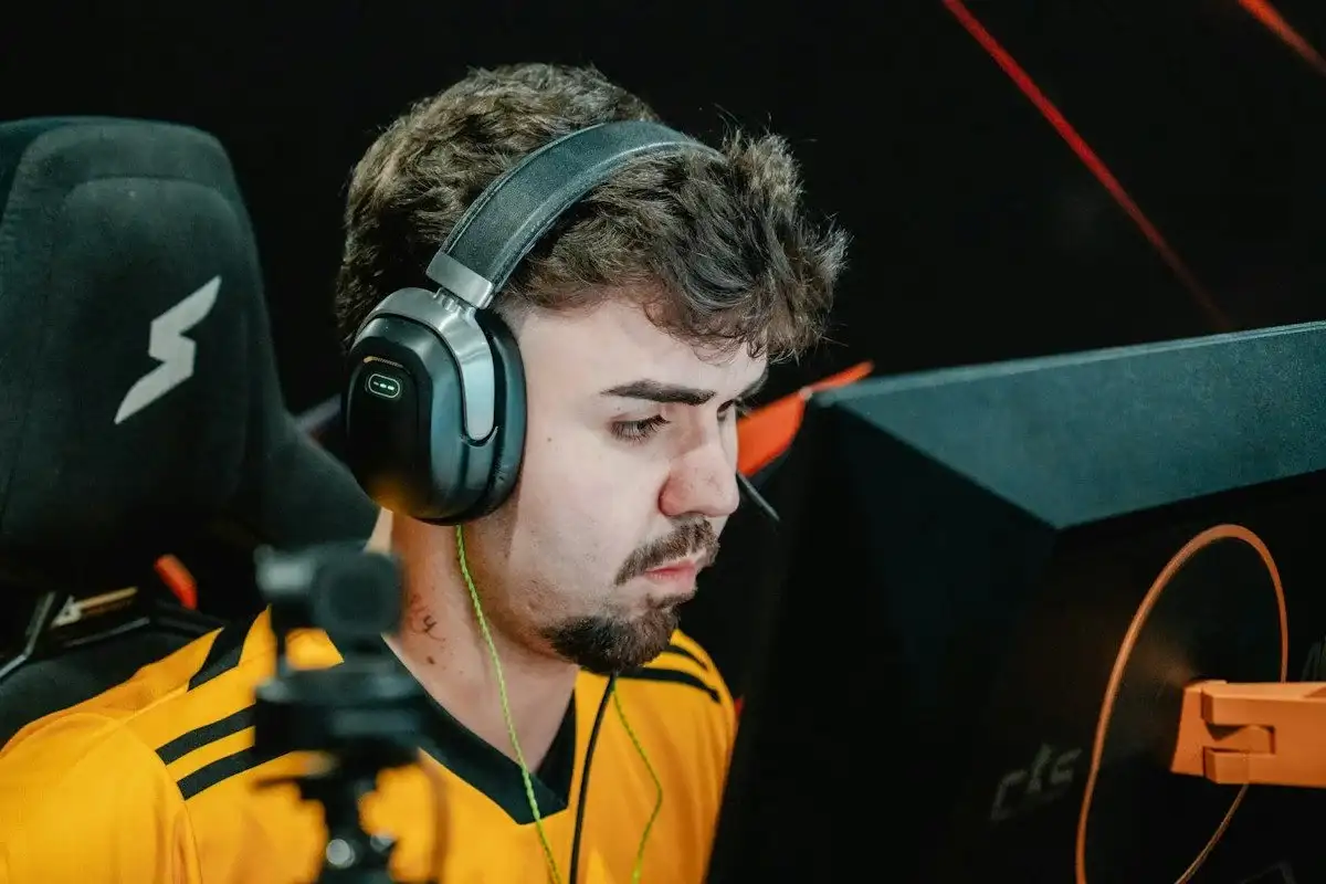 Urban0 Celebra Classificação da Bounty Hunters no Circuit X Curitiba: 'Perder na Net, Ganhar na LAN'