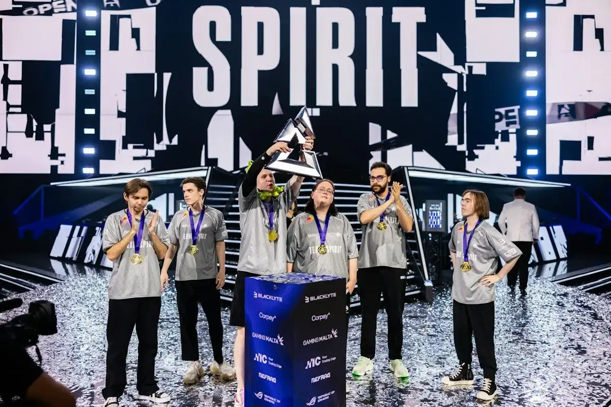 zont1x Explica Como a Spirit Gerencia a Dupla de Treinadores no CS2