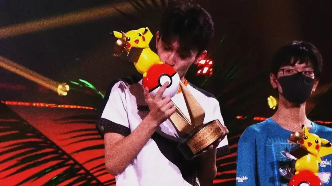 Campeão mundial de Pokémon 2024, Luca Ceribelli é banido do Worlds após disputa na fila do...