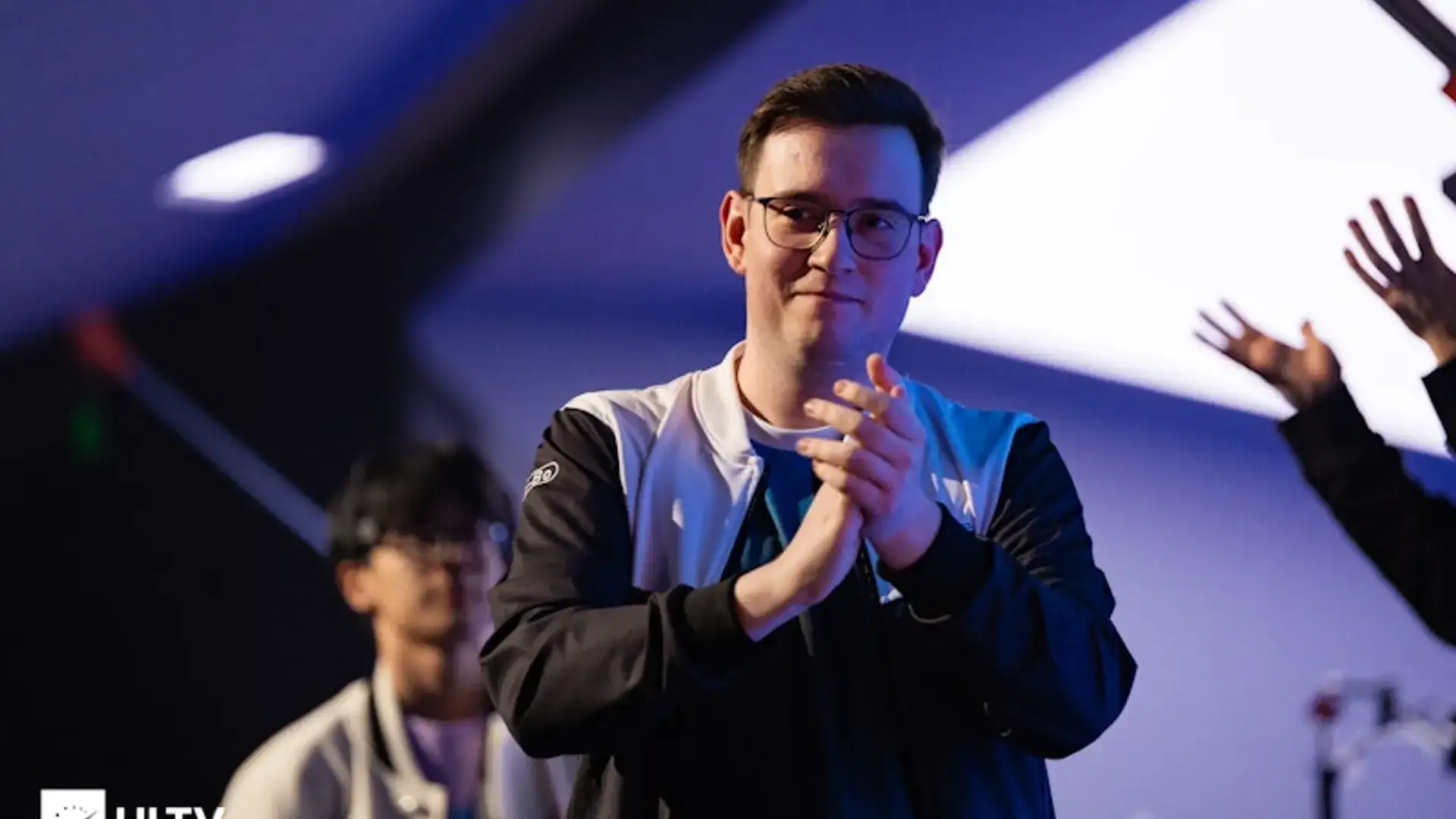 500 finaliza formação com jogador romeno volt