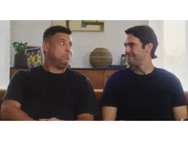 Ronaldo e Kaká se enfrentam em partida virtual