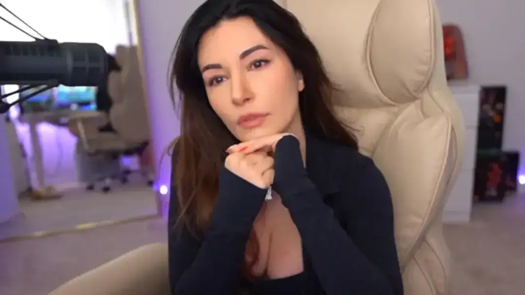 Alinity revela susto de câncer após encontrar nódulo na mama