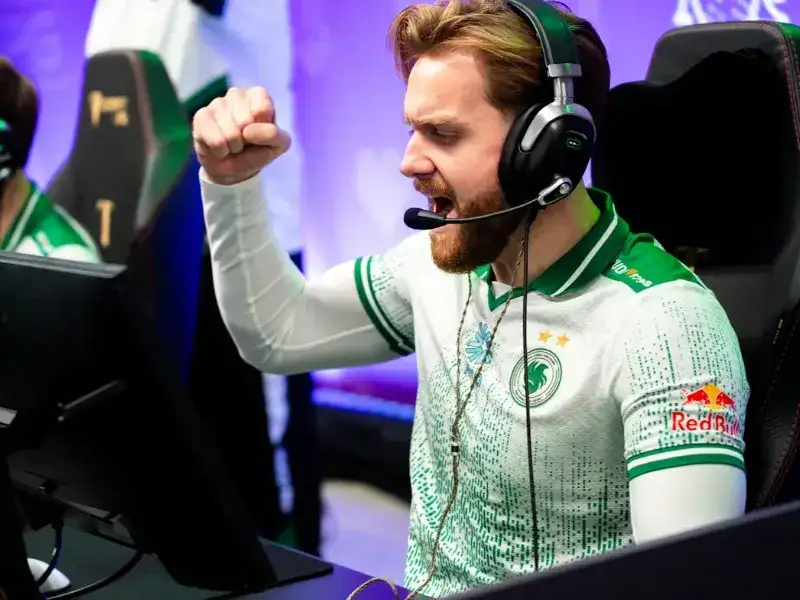 NiKo joga em casa durante torneio de Counter-Strike na Sérvia