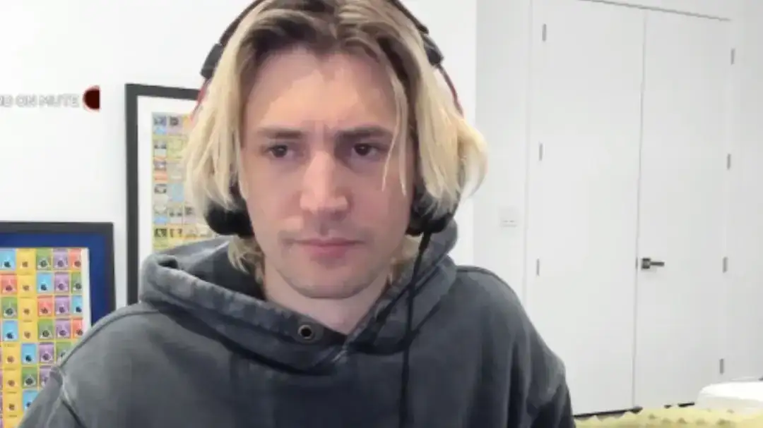 xQc patrocinado stream Twitch Kick motivo: por que ele ainda aceita mesmo sendo rico