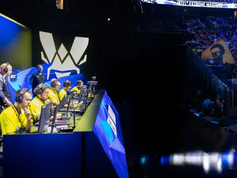 Quais times se classificaram para a etapa presencial da BLAST Bounty S2?