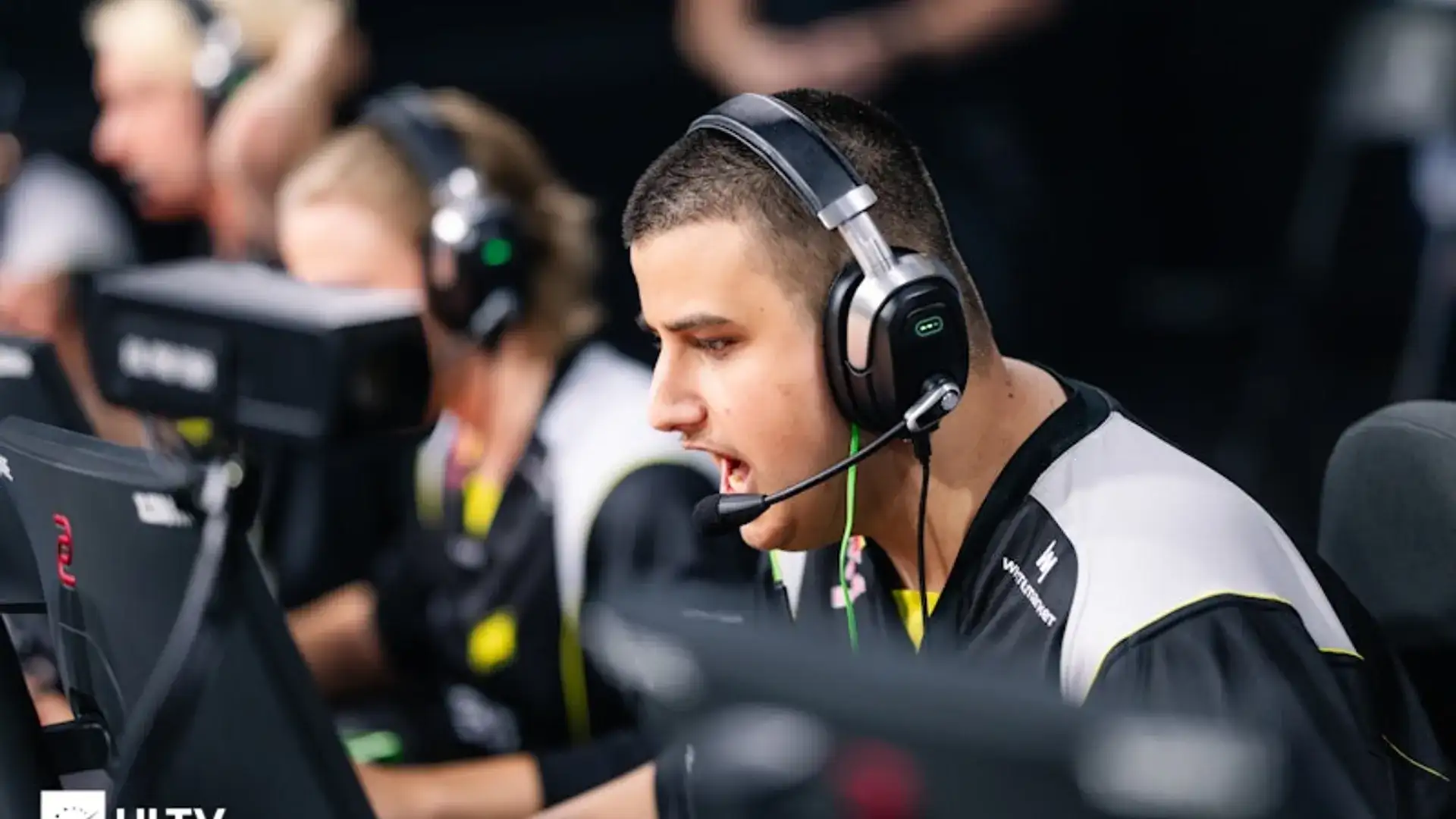 NAVI supera FaZe