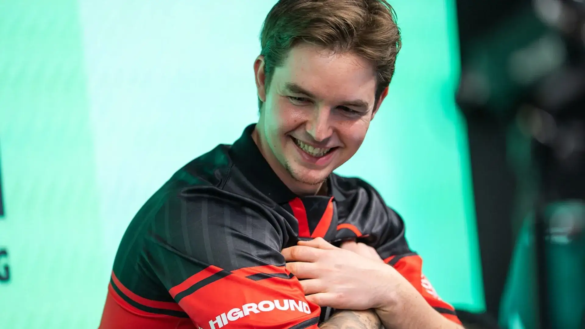 device mostra novo CT da 100 Thieves em Belgrado: bastidores e configurações revelados