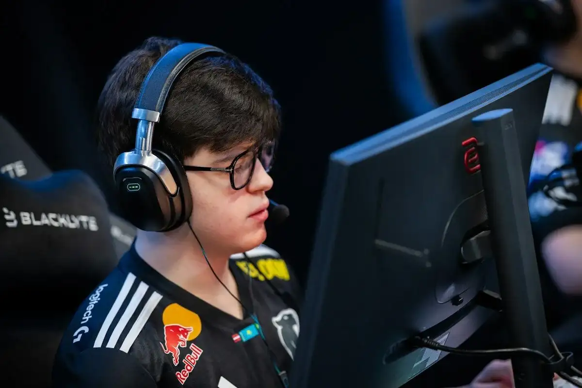 Molodoy fala sobre problema nos olhos e repeeks no CS2: "Quando eu quero, eu repeeko"
