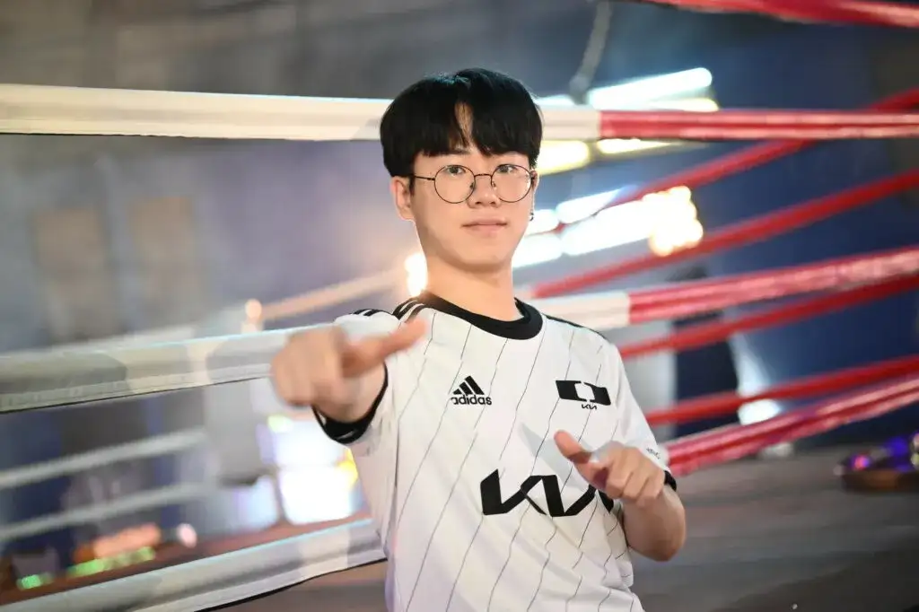 Como o uso inadequado de headsets no VCT Pacific reflete um desafio maior nos esports