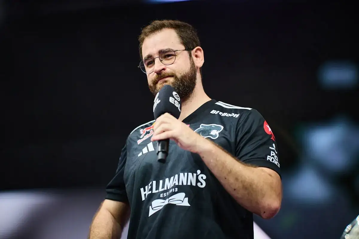 pashaBiceps leilão faca câncer 2026: Karambit é vendida por R$ 105 mil para caridade