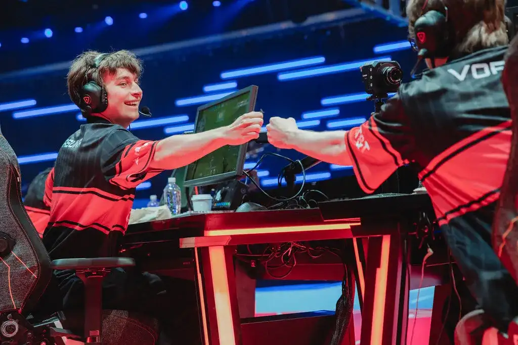 VCT Americas 2026 Stage 1: 100Thieves vence Evil Geniuses em estreia dominante